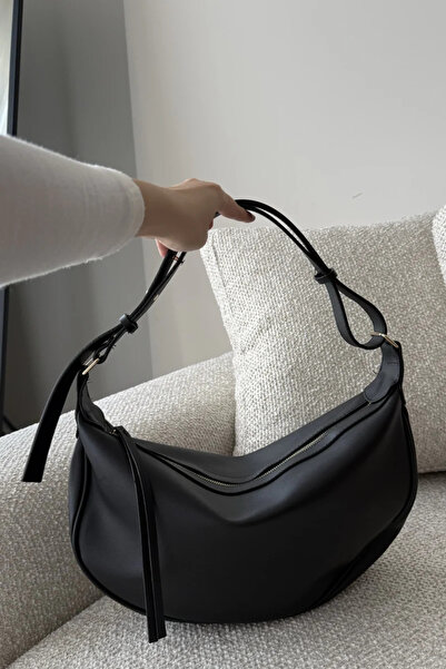 Cersei حقيبة كتف نسائية ناعمة وفضفاضة على شكل هلال باللون الأسود