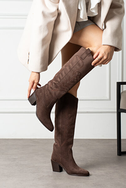 Extra Shoes İstanbul Cizme cu toc pentru femei, din piele intoarsa maro, cu d...