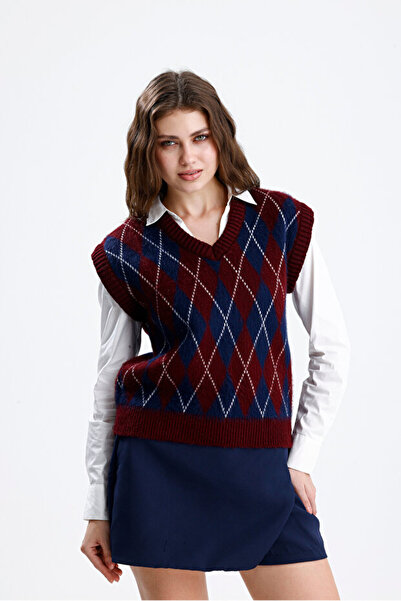 markazzi Women's Diamond Pattern Oversized Burgundy Beaded Knit Sweater