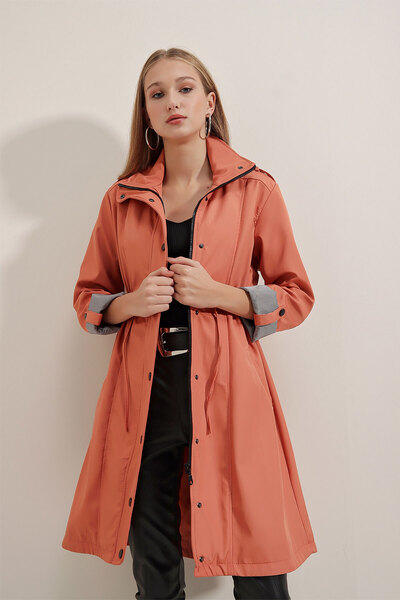 Zübeyde Sayın Τριγωνικό παλτό με κορδόνι στη μέση