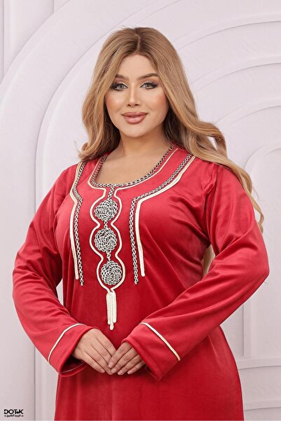 Lyaly aljlabyh A luxurious velvet jalabiya with a wide, flowing cut and elegant, delicate embroidery on the chest; a comfortable and luxurious maxi design.