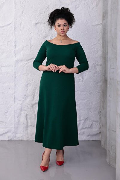 Madwilo Women's Green Boat Neck Three Quarter Sleeve Cupped Plus Size Stretchy Dress