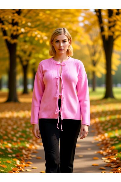 BENERLY سترة نسائية محبوكة بتصميم عصري وأنيق مع تفاصيل ربط تضيف لمسة من الأنا...