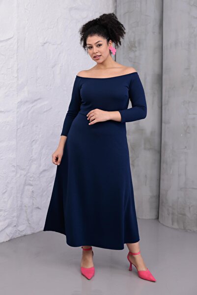 Madwilo Women's Navy Blue Boat Neck Three Quarter Sleeve Cupped Plus Size Stretchy Dress