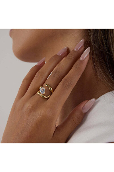 Marzia Statement Ring - Fluid Elegance with Show-Stopping Sparkle