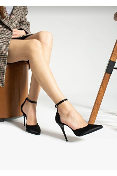 Kırmızı Topuk Kadın Siyah Bilekten Bağlamalı İnce Topuklu Stiletto Ayakkabı