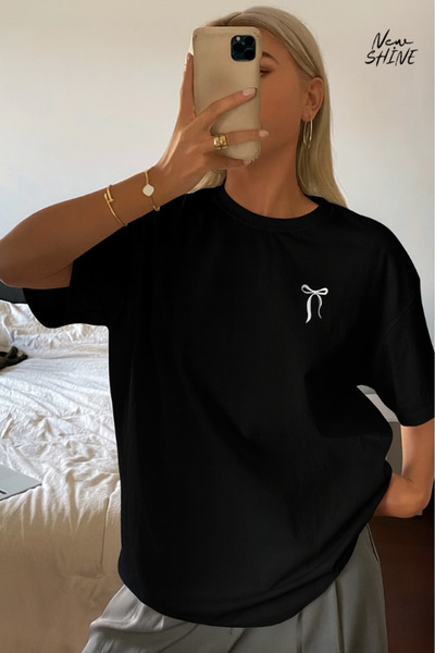New Shine تي شيرت كبير الحجم مطبوع عليه فيونكة