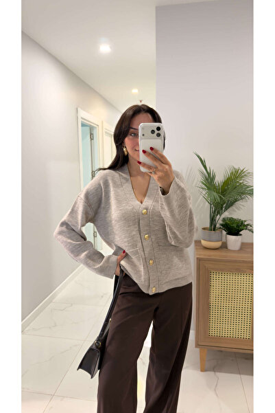 BİRCANÇİL سترة ليروسي ذات اللون البيج الداكن مع تفاصيل أزرار ذهبية