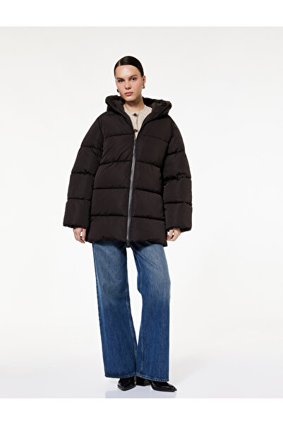 Koton Φουσκωτό παλτό με μακρύ μανίκι με φερμουάρ K με κουκούλα O oversized