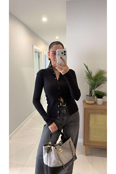 BİRCANÇİL بلوزة لويزا سوداء ذات ياقة عالية وأزرار كبس