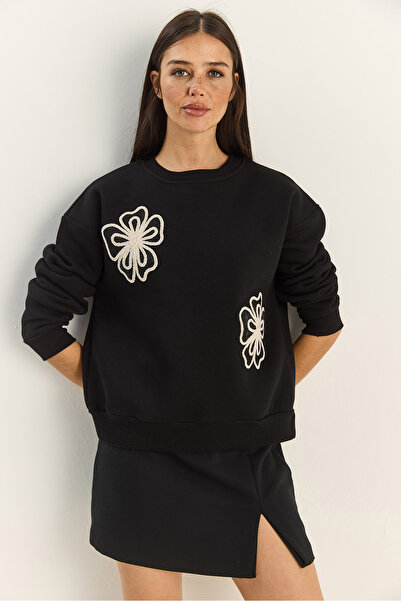 Bianco Lucci Women's Crew Neck Floral Embroidered Three Thread Raised Sweatshirt 60601045