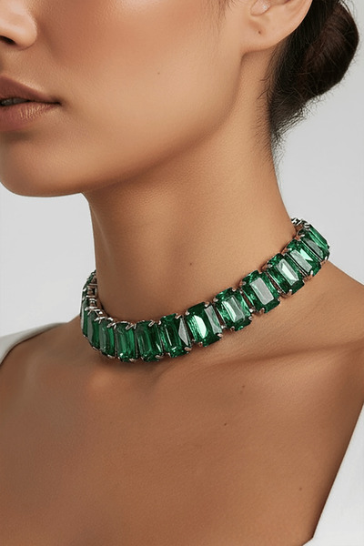 TAKIŞTIR Gümüş Renk Yeşil Taş Detaylı Tasarım Abiye Kolye