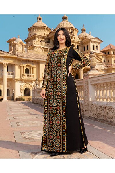 Brides Luxurious jalabiya embroidered with an elegant traditional design