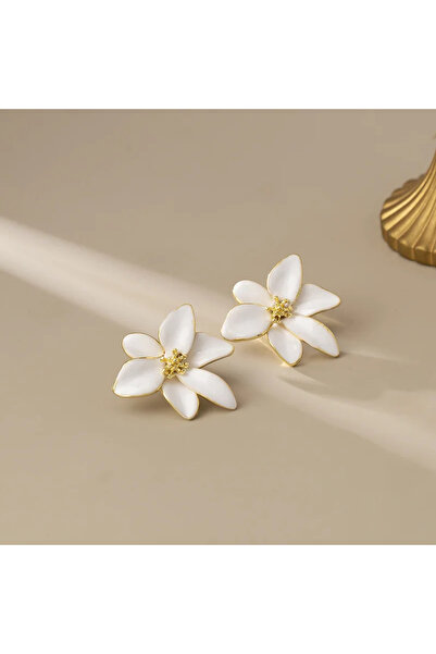 GlaMLo Accessories White Floral Earrings with Gold Accents
