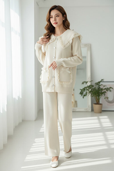 NEWCO Cream Lace Collar Bow Pocket Pearl Button Knitwear Two-Piece Set