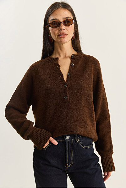 Bianco Lucci Women's 5 Button Sweater 20251114