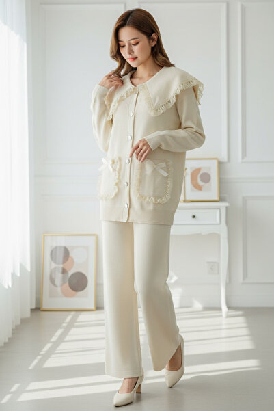 NEWCO Cream Lace Collar Bow Pocket Pearl Button Knitwear Two-Piece Set