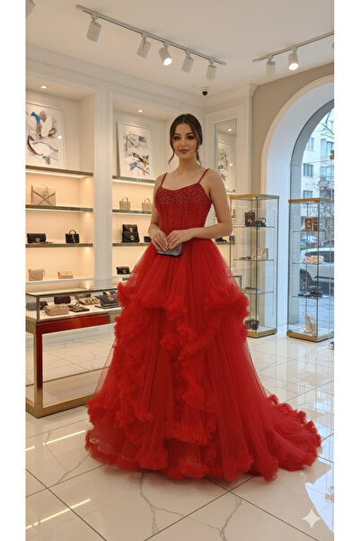 MAKKASMODA TAŞ İŞLEMELİ FIRFIR ASİMETRİK KESİM KABARIK ETEKLİ TASARIM ABİYE KINALIK NİŞANLIK