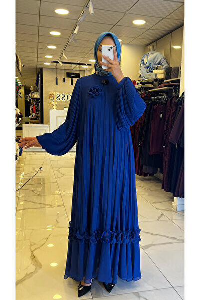 Vosse Gazella Saks Piliseli Broş Detaylı Elbise