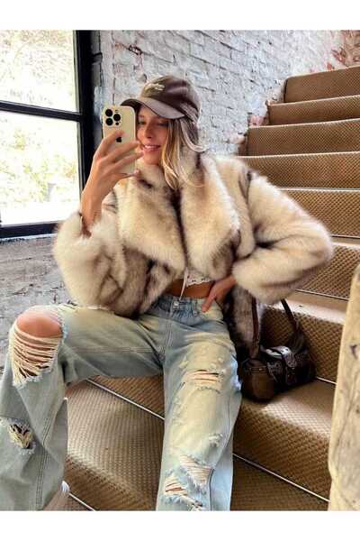 Diva Exclusive Fashion Elegant fur coat with fluffy collar