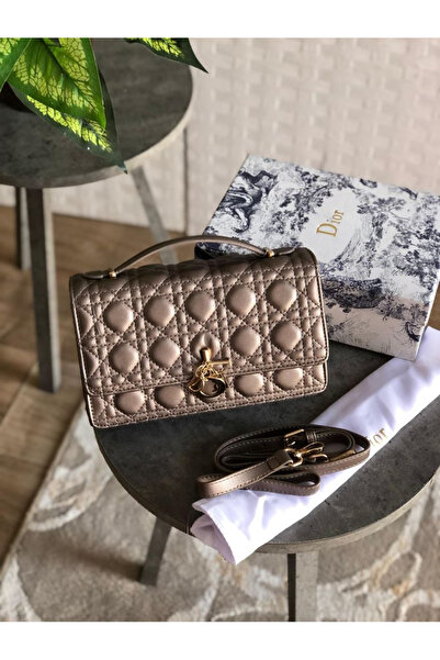 Generic Shoulder bag with accessories