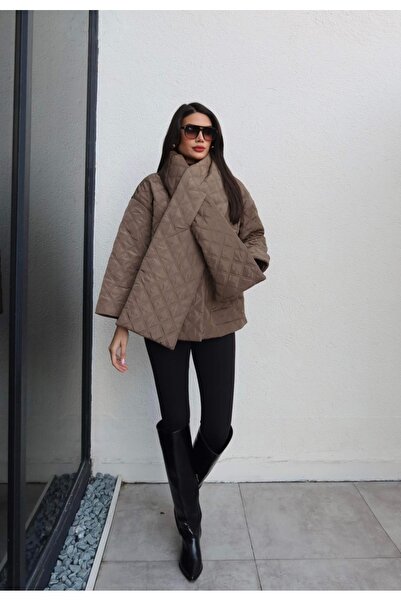 BRTC design Women's Beige Quilted Black Coat with Removable Scarf