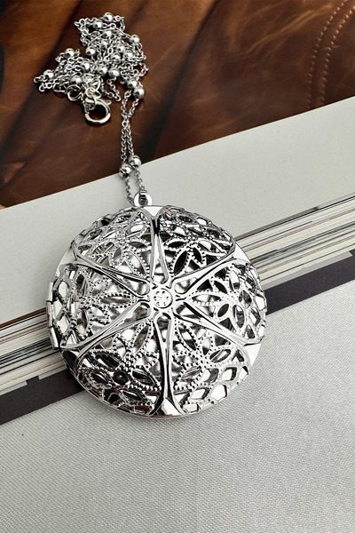 Modex Silver Color Star Detail Openable Round Cover Necklace (68cm)