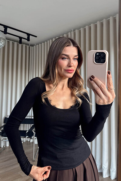 Sue Store Μαύρη οβάλ μπλούζα με λεπτομέρεια από δαντέλα