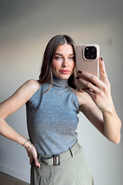 Sue Store Γκρι μπλούζα με ψηλό λαιμό και μη μανίκια