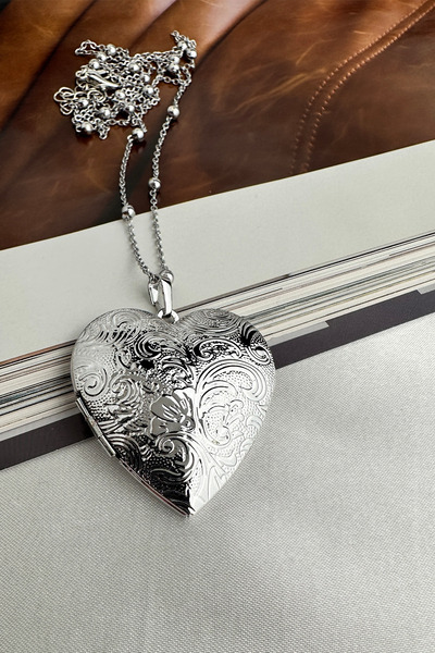 Modex Motif Embroidered Openable Heart Cover Necklace (68cm)