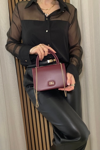 themoiss حقيبة يد نسائية باللون العنابي - تفاصيل حزام سلسلة - فيباج