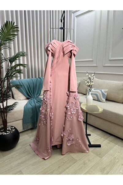 Thara Luxurious pink evening dress with a long floral train