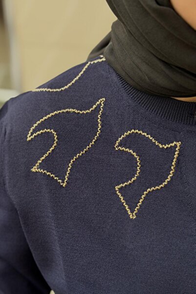 Ghisa Buttoned Knit Cardigan with Bird Embroidery on the Shoulder