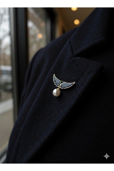 AGAPI Siyah Kanat Figürlü İnci Detaylı Broş