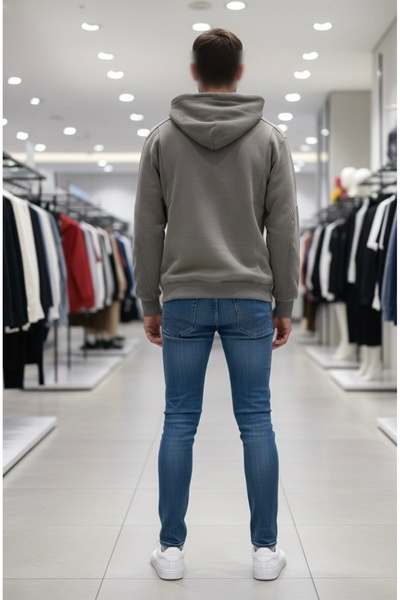 VAIA A stylish men's pullover with distinctive side details and a soft, warm material for a complete look.