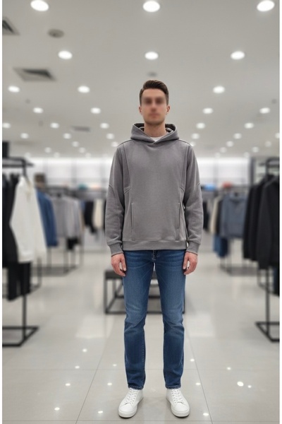 VAIA A stylish men's pullover with distinctive side details and a soft, warm material for a complete look.