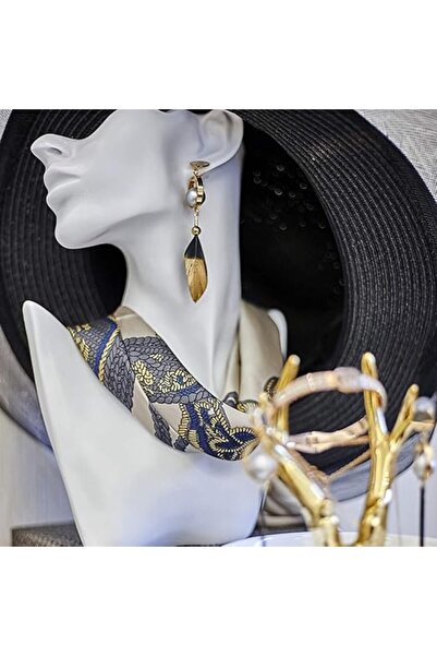 Generic Abstract Minimalist Resin Jewelry Display Sculpture ( White)