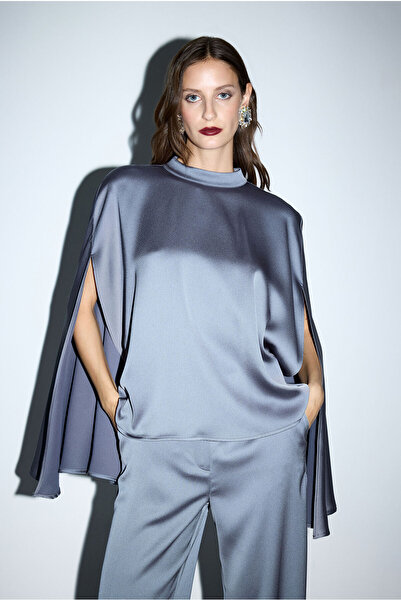 adL Mert Aslan Pelerin Detaylı Bluz