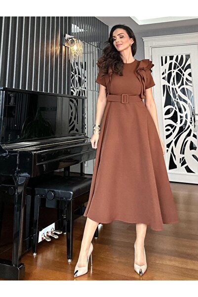 Atelier Derin Φόρεμα με καφέ μανίκια και καμπύλη ζώνη