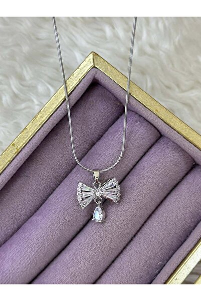 BY YASİN TOPÇU 🎀 قلادة لامعة بتفاصيل فيونكة وحجر قطرة