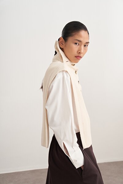 EBU Prive Жіночий светр з ґудзиками, екрю