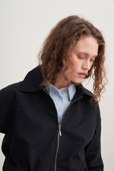 EBU Prive Жіноча габардинова куртка-бомбер, синя