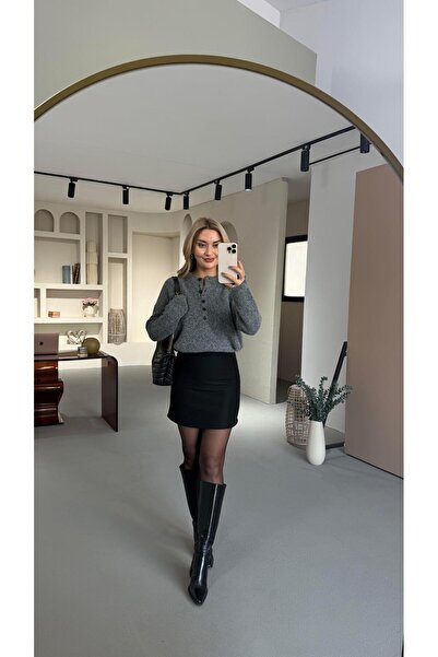 Sezgi Tekin Fusta neagră cu cusături