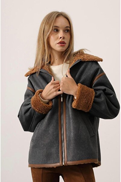 Opera Coat with Fur Lining and Front Zipper