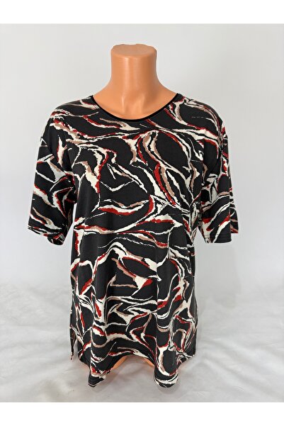 YAŞAR TRİKO تي شيرت نسائي أسود برقبة على شكل حرف U وأكمام قصيرة ونمط أحمر شق ...