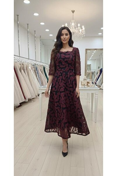 dantil Evening dress with roses and sequins for a distinctive touch