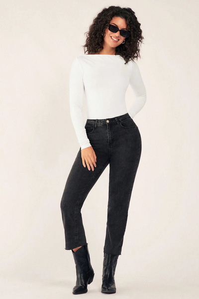 MİROR Γυναικεία μπλούζα με μακρύ μανίκι με λαιμόκοψη σε λευκό χρώμα