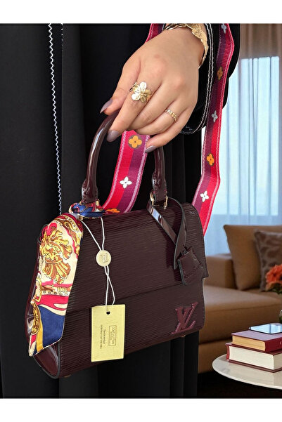GGGG Elegant, high-quality women's shoulder bag with all accessories