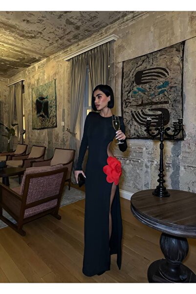 Estilo Kadın Omuz Vatkalı Yanı Çiçek Aksesuarlı Yırtmaçlı Likralı Uzun Elbise