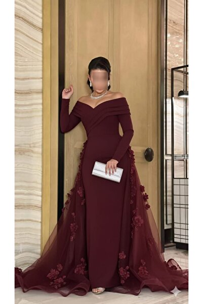 Thara A luxurious, royal burgundy evening dress